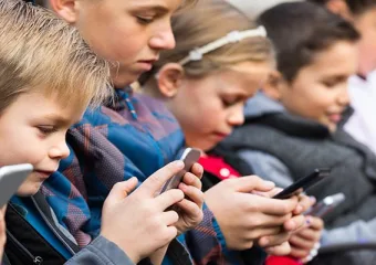 Vlada Ujedinjenog Kraljevstva savjetuje se o zabrani društvenih medija za mlađe od 16 godina