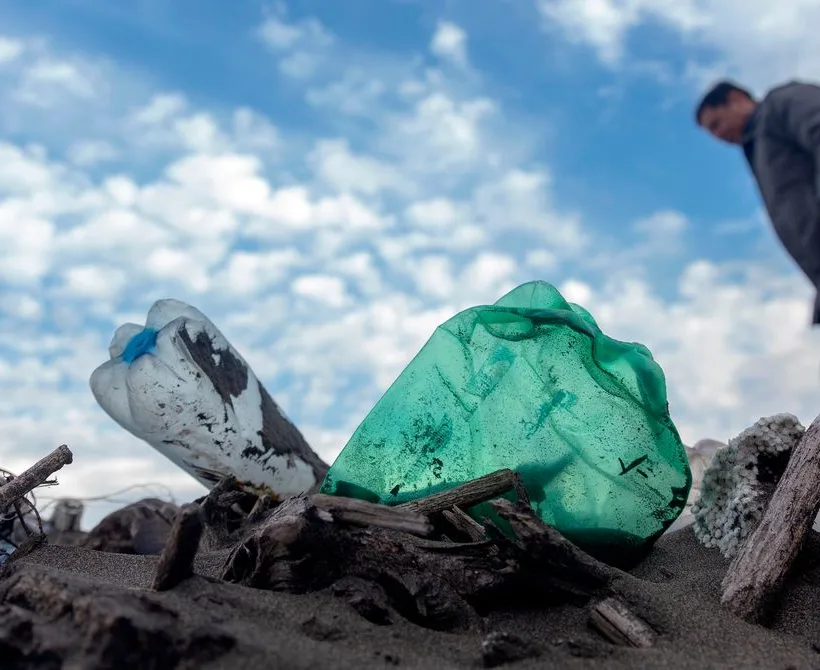 Srednjoameričke plaže preplavljuju se lokalnom i stranom plastikom